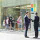Microsoft Masveida Atlaišanas: Darbiniekus Izvēlas Algoritms, MI Ēra Maina Spēles Noteikumus