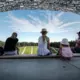 Nepieredzēts Pieprasījums: Skolēnu Dziesmu un Deju Svētku Biļetes Zibens Ātrumā Izķertas, Apliecinot Tautas Nerimstošās Slāpes pēc Kultūras