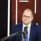 Opozīcijas Mūris Pret Čudaru: VARAM Ministra Kandidāta Liktenis Saeimā Spriedzes Pilnā Balsojumā