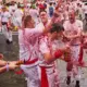 Pamplonas sanfermines festivāls sākas ar spēcīgu vēstījumu un pretrunīgiem buļļu skrējieniem