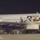 Paniska "Ryanair" pasažieru evakuācija Maļorkā: viltus trauksme un lēcieni no lidmašīnas spārna