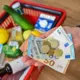 Pārtikas Cenu Grozi Latvijas Veikalos: Vai Beidzot Atelpa Maciņiem vai Tikai Gaisa Vilinājums?