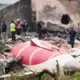 Pēc traģiskās “Dreamliner” katastrofas Indija pieprasa degvielas slēdžu pārbaudes: dzinējiem mīklaini atslēgta degviela