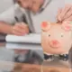 Pirmā alga pusaudzim: Kā vecākiem kļūt par gudriem finanšu ceļvežiem?