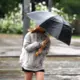 Pirmdien Latvijā jārēķinās ar lietu un pērkona negaisu: Austrumos gaidāmas stipras lietusgāzes