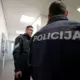Policija Aiztur Pārgalvīgu Lombardu Laupītāju Rīgā: Punktam Noziegumu Sērijai