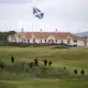 Protestu pavadīts, Donalds Tramps Skotijā spēlē golfu, vizītei sašķeļot sabiedrību
