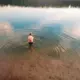 „Puika, paklausies!” – Sirdi Aizkustinošs Vēstījums par Autismu un Cilvēcību Fotogrāfijās