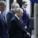 Putina miesassargu rokās pamanīta noslēpumaina ierīce: Kremļa līderis mirstīgās bailēs no FPV droniem