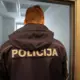 Rēzeknē aizturētais uzbrucis policistam pēc rokudzeļļu noņemšanas