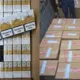 Rīgā atklāts nelegālo cigarešu epicentrs: izņemti vairāk nekā miljons smēķu