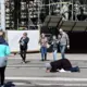 Rīgā desmitiem vietu, kur uzturas bezpajumtnieki – pašvaldība aicina iedzīvotājus ziņot un palīdzēt