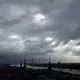 Rīgā gaidāms spēcīgs negaiss: LVĢMC izsludina dzelteno brīdinājumu