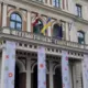 Rīgas domes klusā vienošanās: Varavīksnes karogs šogad pie Rātsnama neplīvo, apsīkst senie strīdi