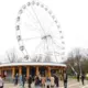 Rīgas panorāmas rats 'Riga Rise' iekaro sirdis: vasaras sezonā pagarina darba laiku un aicina baudīt pilsētu no putna lidojuma