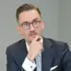 Rihards Bambals: Kāpēc termins “viltus ziņas” apdraud informatīvās telpas drošību un kā valodas precizitāte kļūst par galveno ieroci