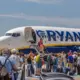 Ryanair atceļ simtiem reisu: Francijas streiks paralizē Eiropas debesis un rada masveida haosu pasažieriem