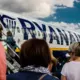 Ryanair atvieglo ceļošanu: Lielāka rokas bagāža salonā drīzumā kļūs par realitāti, reaģējot uz ES spiedienu