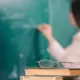 Saeima atbalsta "Programma skolā" modeli: Solis pretim taisnīgākam pedagogu atalgojumam, bet finansējuma meklējumi turpinās