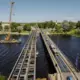 Salacgrīvas jaunā tilta laiduma siju uzbīdīšana pabeigta: vēsturisks sasniegums "Via Baltica" infrastruktūras attīstībā