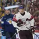Sāpīgs zaudējums, bet nesalaužams gars: latvijas hokejisti piekāpjas somijai pasaules čempionātā