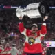 Sems Benets Izgaismo NHL Izslēgšanas Spēles: Vēsturiska Kona Smita Balva Floridas "Panthers" Zvaigznei