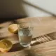Silts ūdens tukšā dūšā: mīti un patiesība par rīta rituāla ietekmi uz veselību