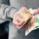 Skaidras naudas darījumu uzraudzība: kā Latvija pastiprina cīņu pret ēnu ekonomiku, neskarot godprātīgos?