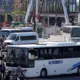 Šoferu trūkums atkal paralizē sabiedrisko transportu: atcelti desmitiem reisu visā Latvijā