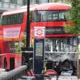 Šokējoša autobusa avārija Londonā: 15 cilvēki hospitalizēti pie Viktorijas stacijas