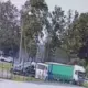 Šokējošais Incidents uz A7 Šosejas: "Volvo" Vadītāja Pārgalvība Izraisa Masīvu Sadursmi ar Kravas Automašīnām