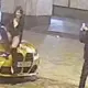 Šokējošs Vandalisma Akts Rīgā: Vīrietis Uzlec un Posta Glaunu BMW Pie DUS, Nodarot Tūkstošiem Eiro Zaudējumus