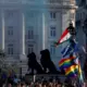 Spītējot Budapeštas Praida aizliegumam: Mērs sola gājienu, Orbāns draud ar cietumu un MI uzraudzību