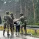 Starptautiskā noziedzības tīkla sabrukums: Aizturēta banda, kas Latvijā un Polijā spīdzināja migrantus