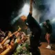 Sudrabu Sirds krīt Ventspilī: repera pašnāvnieciskais kritiens un fanu vilšanās