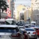Svarīgi Brīdinājumi Autovadītājiem: Pirmssvētku Sastrēgumi Rīgā un Pierīgā Apvienojumā ar Ceļu Remontdarbiem