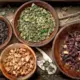 Tēja nav tikai lapas! Atklājiet netradicionālo tēju brīnumaino pasauli – no liepziediem līdz Matcha
