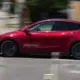 Tesla Sāk Robotaksi Izmēģinājumus Ostinā: Elona Muska Lielā Vīzija un Sīvā Konkurence