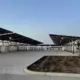 Tesla atklāj revolucionāro Oasis Supercharger: Autonoms Gigants ar Saules Enerģijas Spēku