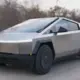 Tesla steidzami atsauks vairāk nekā 63 tūkstošus Cybertruck priekšējo lukturu programmatūras dēļ
