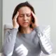 Tests ar balvu: Kā atpazīt savas galvassāpes un ko tās vēsta par veselību?