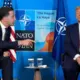 "Tēta" Diplomātija un Slepenās Ziņas: Marka Rutes Pārsteidzošā Atzinība Donalda Trampa Virzienā