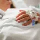 Traģēdija Rīgā: A Grupas Streptokoka Uzliesmojums Prasa Bērna Dzīvību, Epidemiologi Steidz Meklēt Avotu