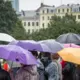 Trešdiena solās būt drūma: Ilgstošs lietus apņems Latviju, radot bažas par satiksmi un garastāvokli