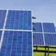 UK Saules Enerģijas Uzplaukums Ietaupa 710 Miljonus Eiro: Saulainākais Pavasaris Vēsturē ar Slēptām Izmaksām