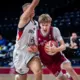 Valda Valtera fenomens: Latvijas U-18 basketbolisti iekļūst Eiropas čempionāta pusfinālā, pārspējot Vāciju dramatiskā cīņā