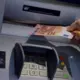 Valodas barjera bankomātos: vai ikdiena kļūst par emocionālu izaicinājumu?