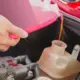 Vasaras karstums uz auto dzinēju: Kā pasargāt savu spēkratu no pārkaršanas un dārgiem bojājumiem