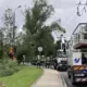 Vēja Stihija Pārņem Latviju: Tūkstošiem Bez Elektrības, Bloķēti Ceļi un Glābēju Varonīgā Cīņa