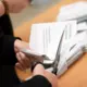 Vēlēšanu ķibeļu dēļ ierosina disciplinārlietas pret VDAA direktoru un atbildīgo par iepirkumiem: kas nonāks uz atbildības galda?